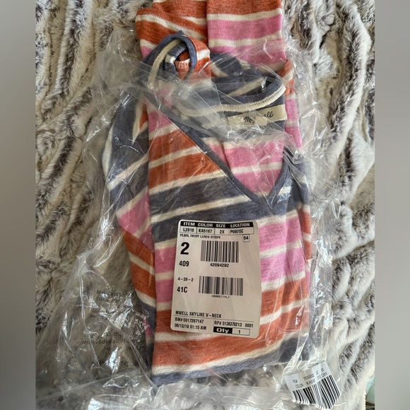 Madewell skyline, V-neck tee in Elliott stripe, size 2X, NWT - Picture 4 of 8